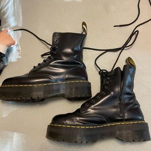 Size 9 womens (8 men’s) Dr Marten Jadon platform boots